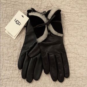 NWT UGG touch screen compatible black gloves